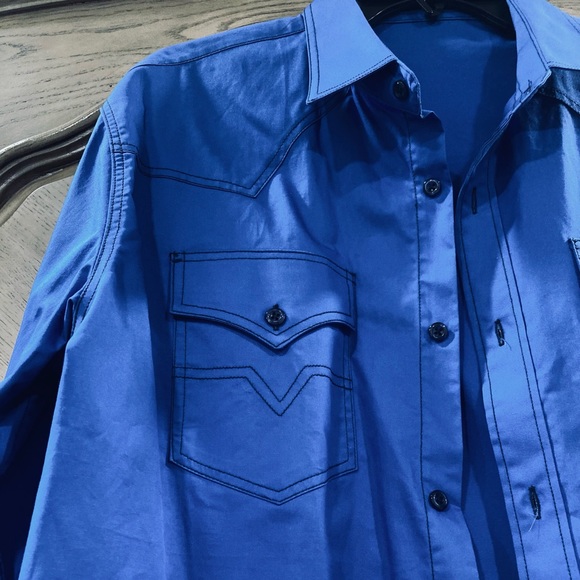 MENS CASUAL BUTTON DOWN DRESS SHIRT SIZE MEDIUM BLUE - Picture 2 of 5